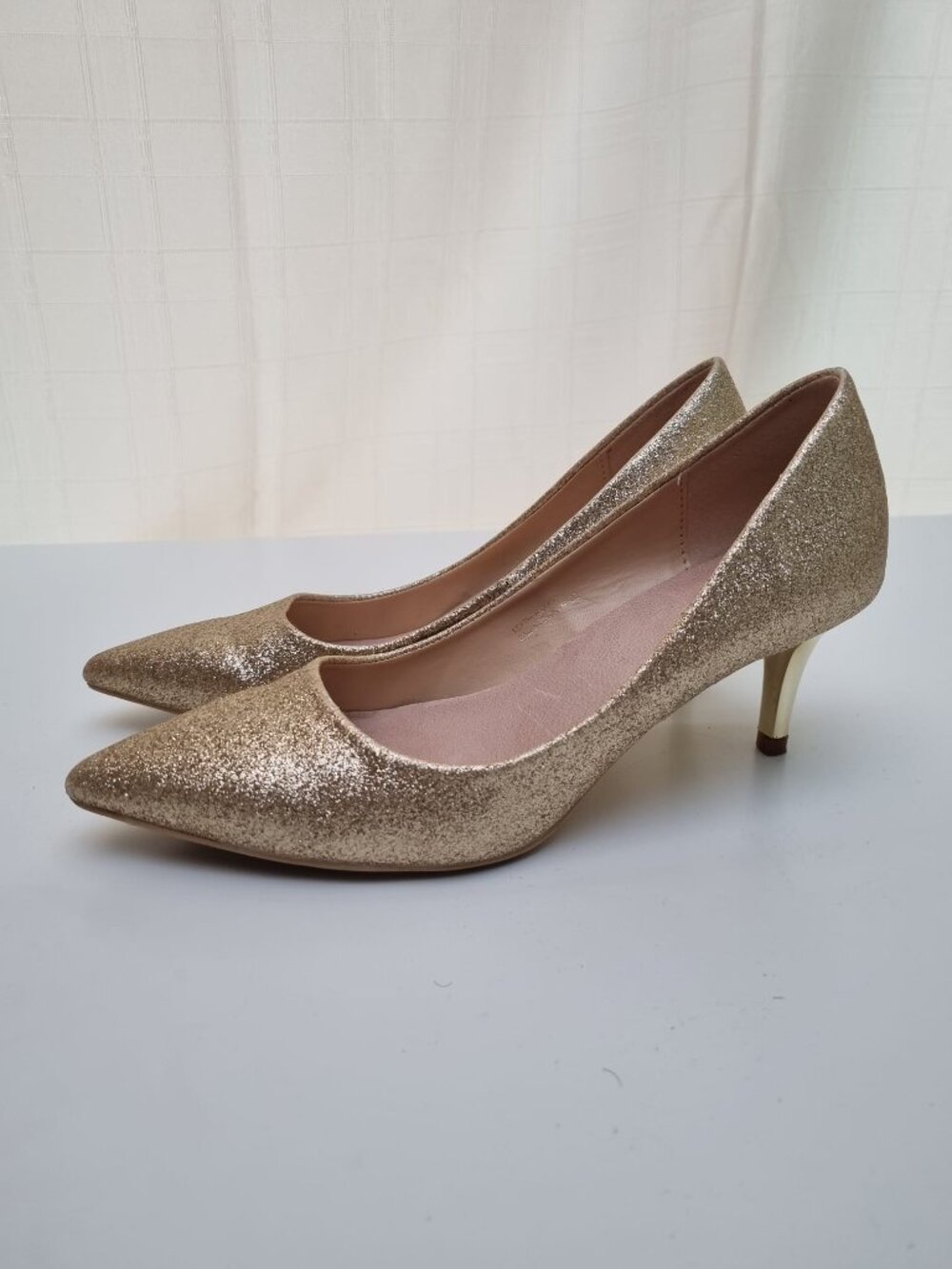 Le Château Gold Glitter Pointed-Toe Heels – Size Not Listed (See Photos)